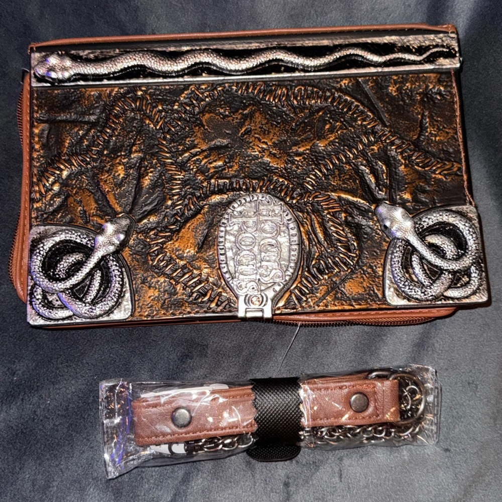 Spirit Hocus Pocus Spell Book Snake Crossbody Bag w Detachable Chain Strap New